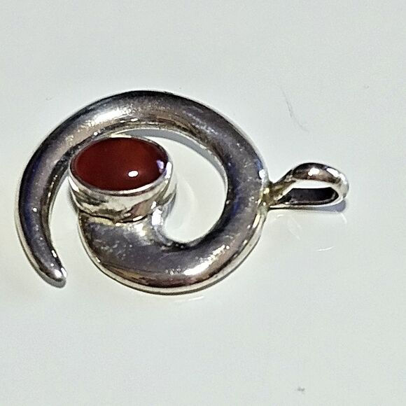 *Sale* Vintage LD Sterling Silver Swirl Pendant With Oval Garnet - Picture 7 of 10